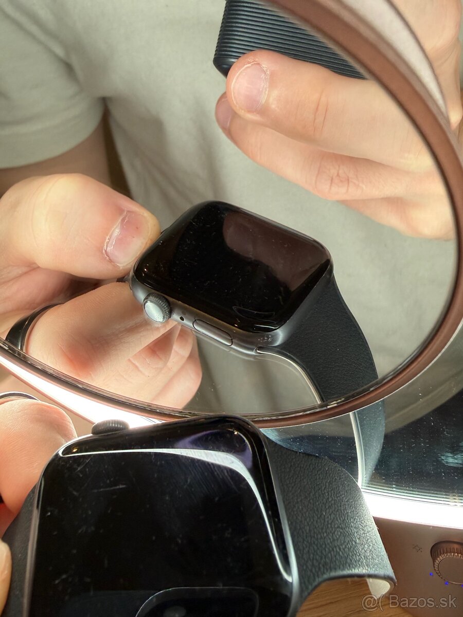 Apple Watch 4 (45mm) - 6