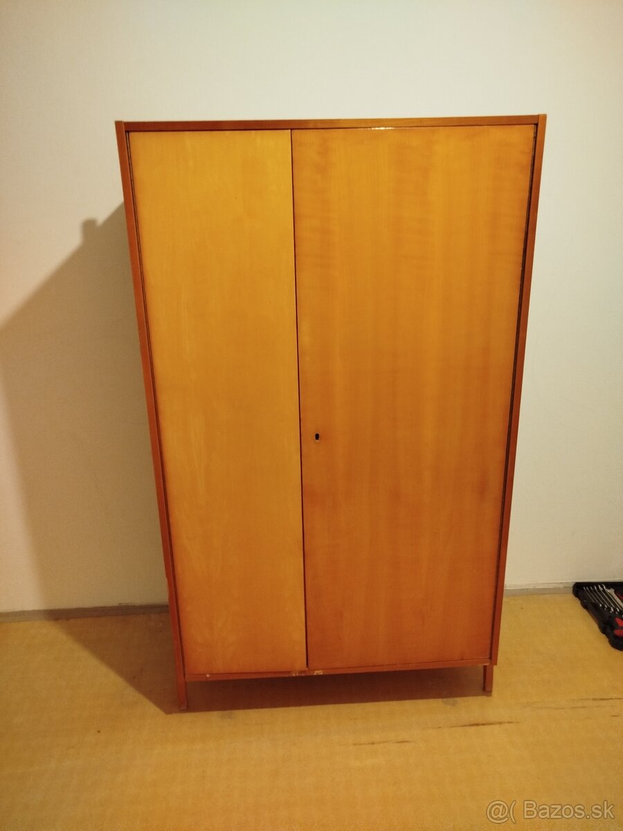 STARŠIA SKRIŇA, PERIŇÁK, LUSTER - 6