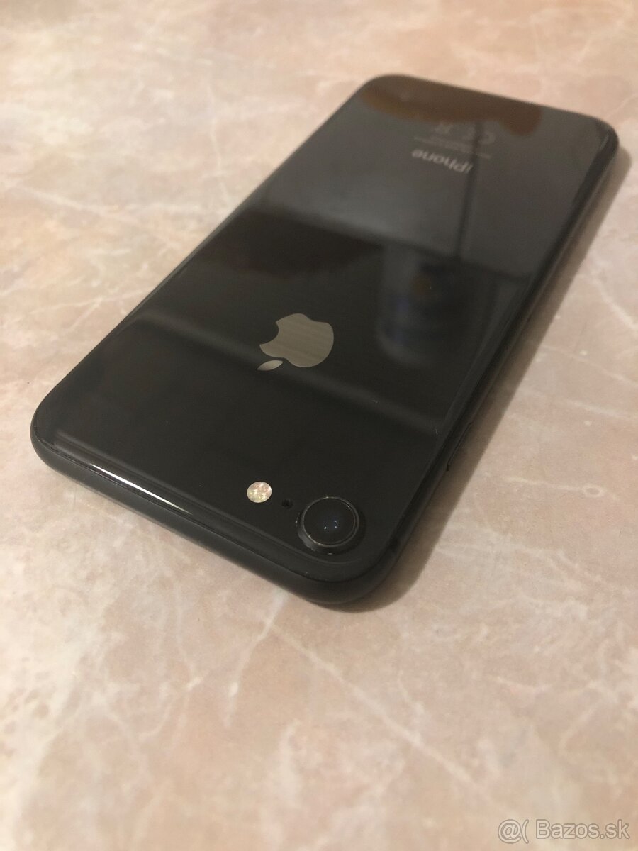 iPhone 8 / 128GB Black Pekný stav - 6