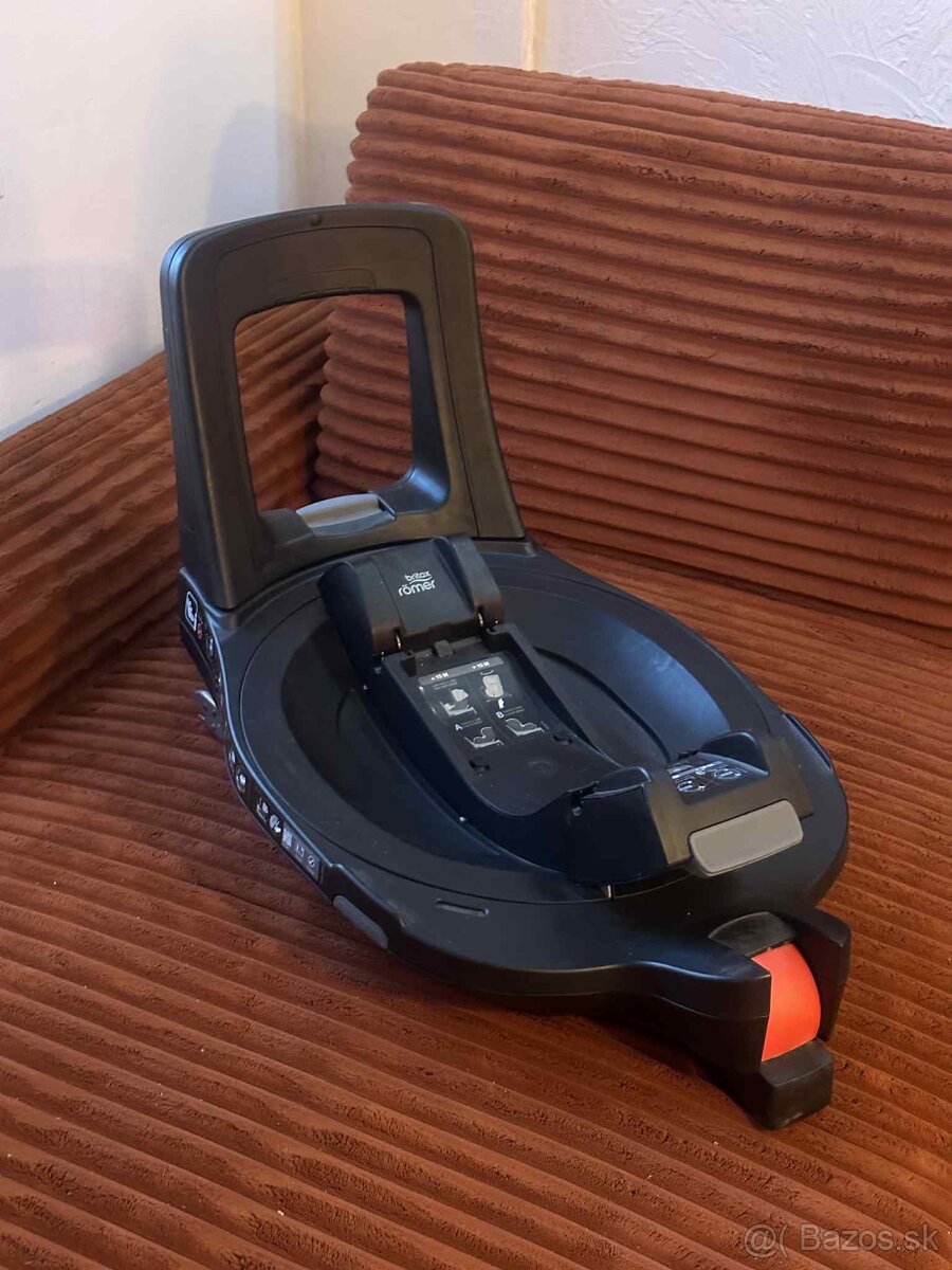 Britax Römer Baby-Safe 2 i-Size so základňou - 6