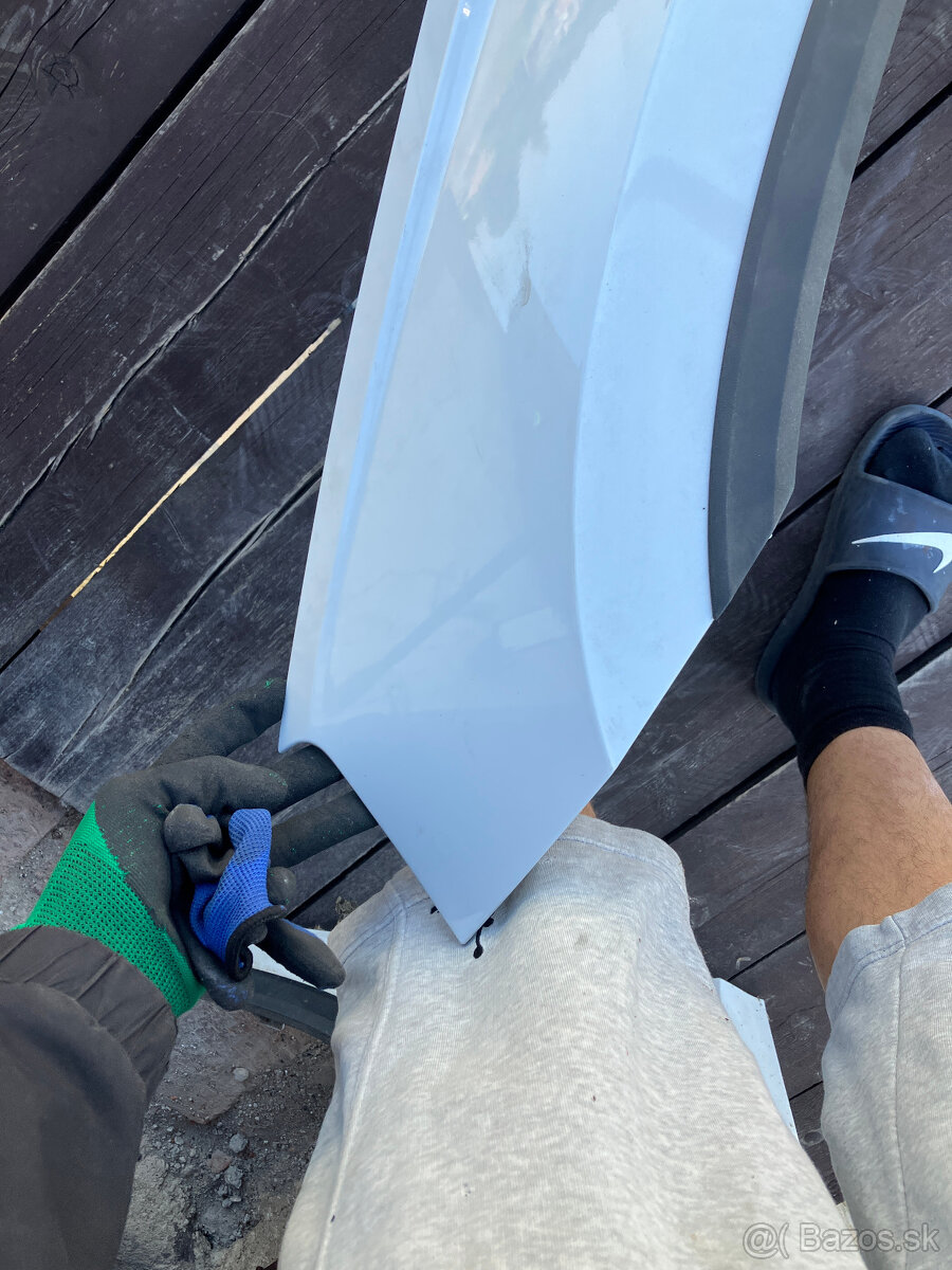 predni levy bily blatnik SKODA Karoq - 6