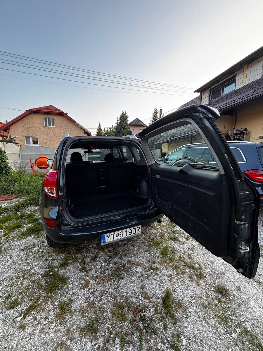 TOYOTA RAV4 2.2 D4-D 4x4 - 6