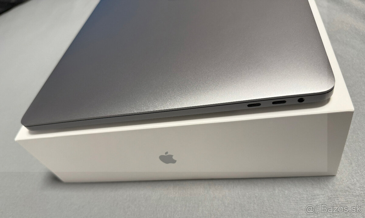 MacBook Pro 15" 2019 - i7, 16GB, 256GB (Space Grey) - 6