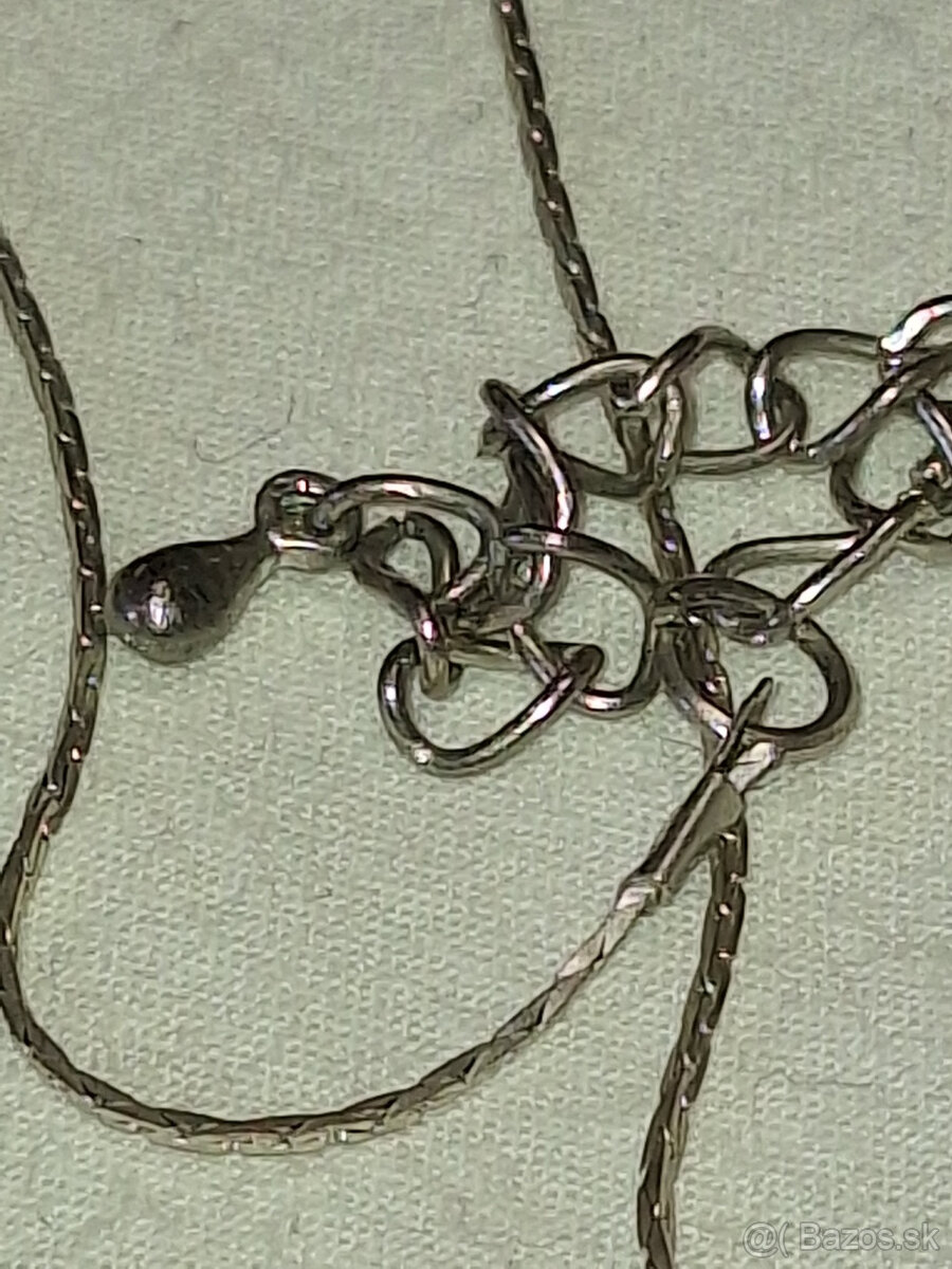 KRÁSNY NÁHRDELNÍK - 6