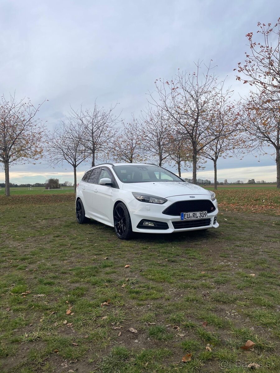 Ford Focus ST - 6
