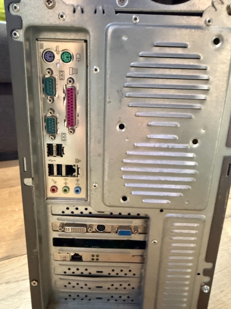 Stolový počítač s Windows XP – ideálny pre staršie programy - 6