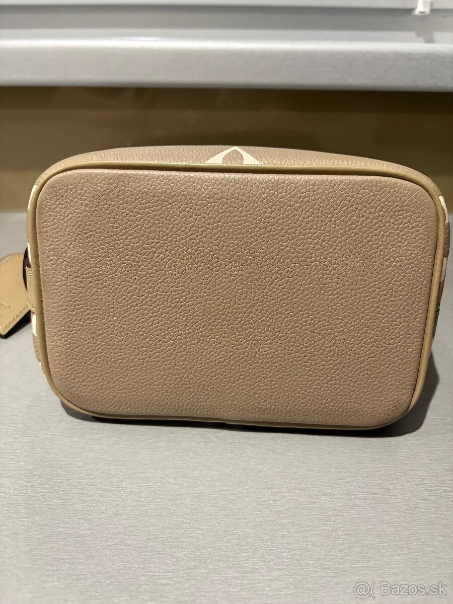 Louis Vuitton bucket bag - 6