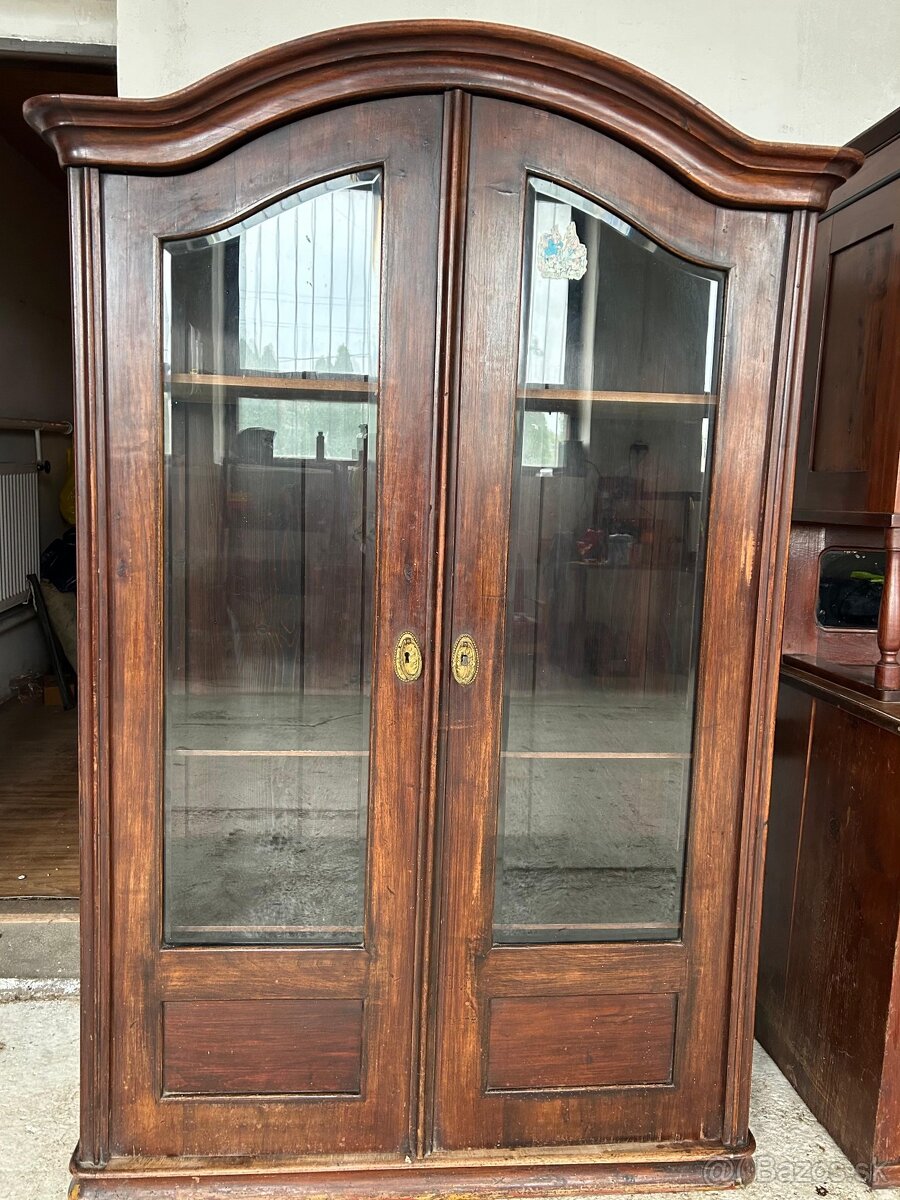 Starožitné drevené skrine - 6