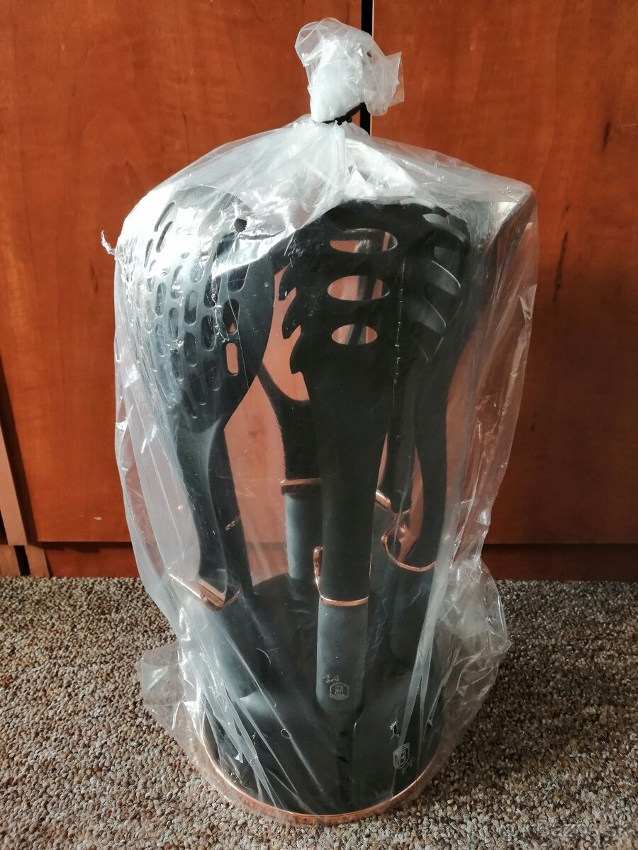 sada kuchynského náradia - 6