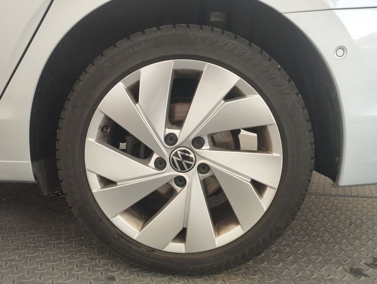 VW Golf Variant 1,5 eTSI DSG Style - rok 2024 - 6