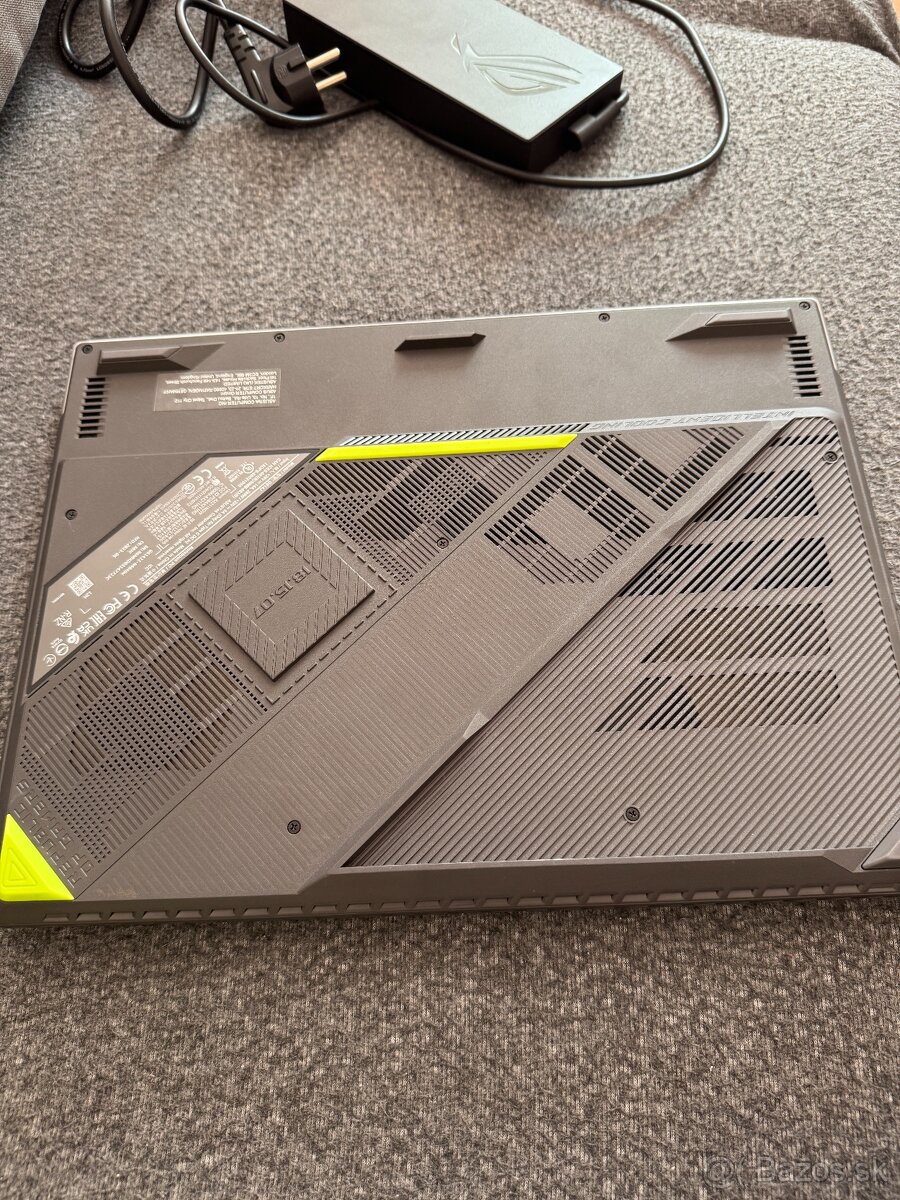 Asus ROG Strix G16 (model G614J) - 6