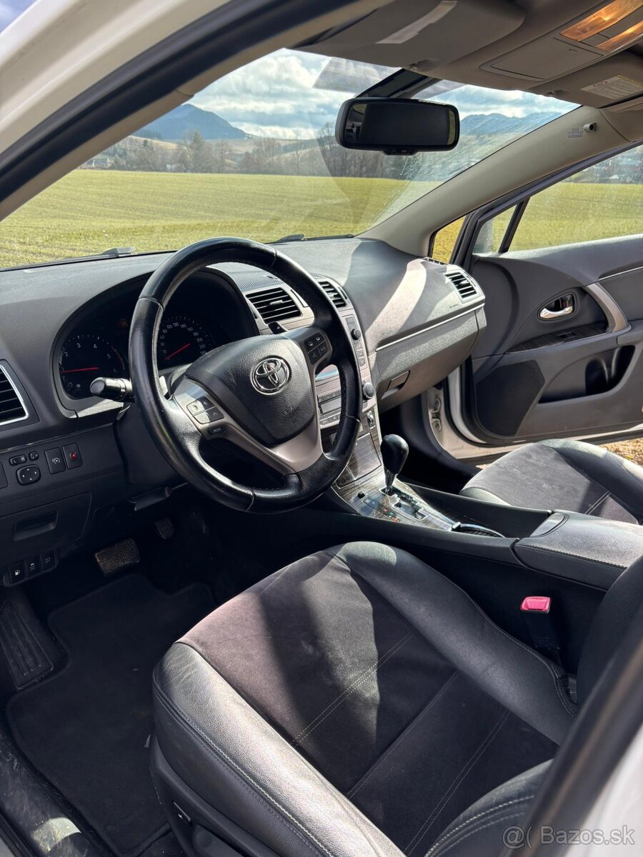 Toyota Avensis 2013 - 6