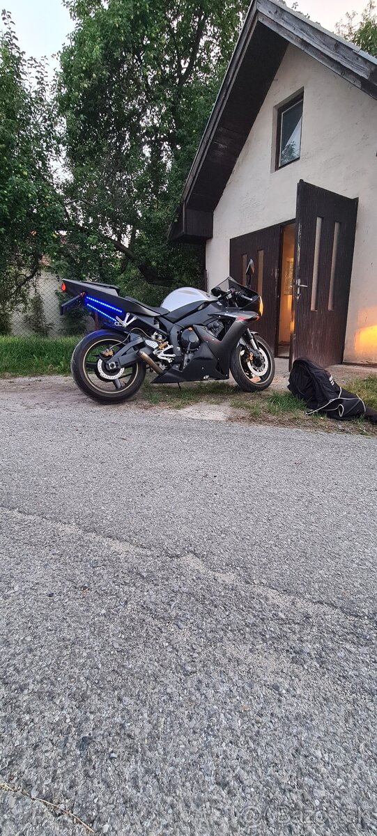 Yamaha YZF R1 - 6