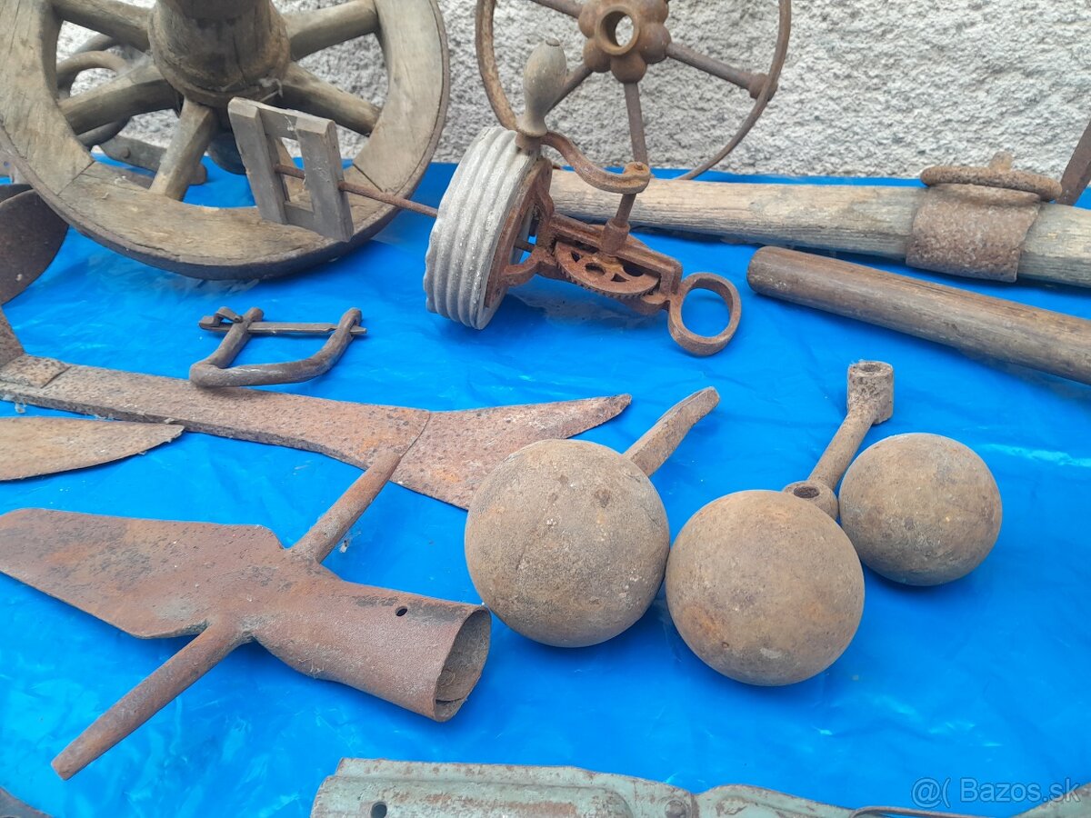 Staré historické ,rustikálne, kované náradie a pomôcky. - 6