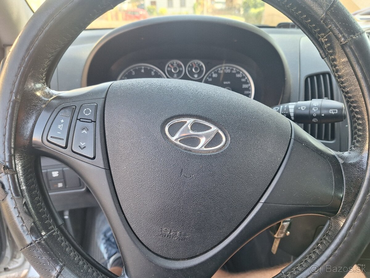 HYUNDAI i30 BENZÍN 1,4 KLÍMA - 6