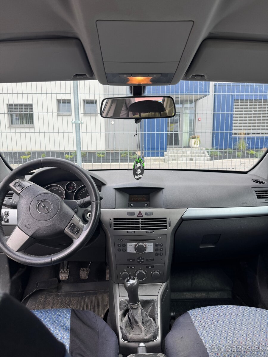 Opel Astra combi 2005 biela - 6