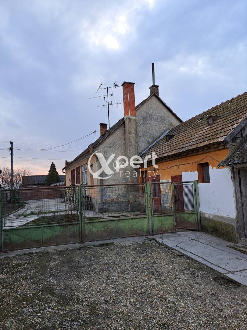 3-izbový starší RD. s garážou v obci PATAŠ - 6