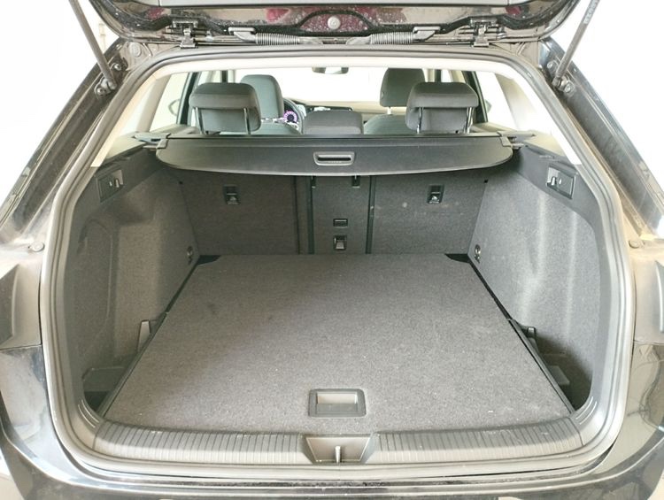 VW Golf Variant 1,5 eTSI DSG Style - rok 2023 - 6