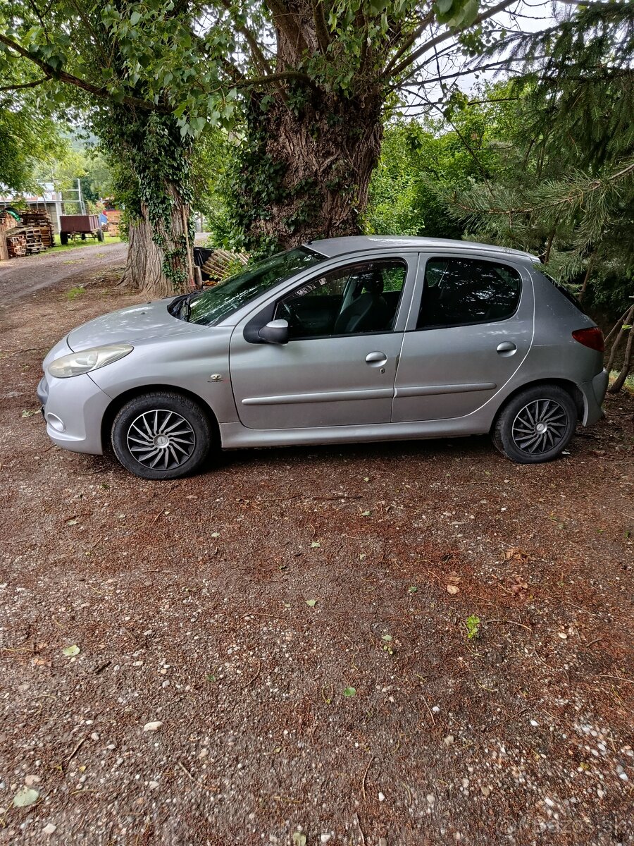 Peugeot 206 + - 6