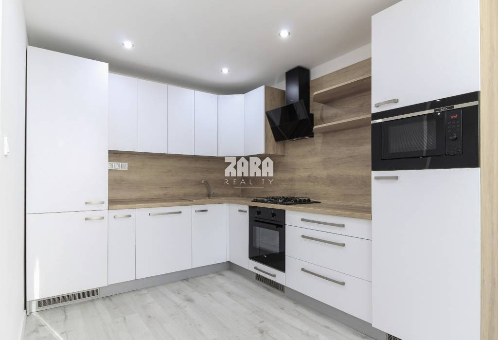 FURČA - KROSNIANSKA - 3 izbový byt pražský typ, 70 m2 + logg - 6