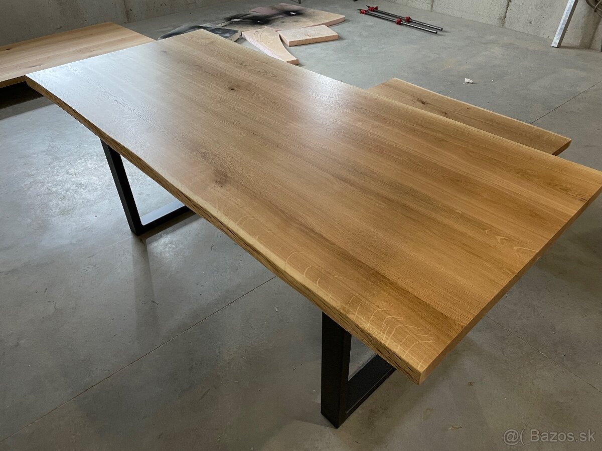 Masívny jedálenský stôl s prírodnou hranou - 6