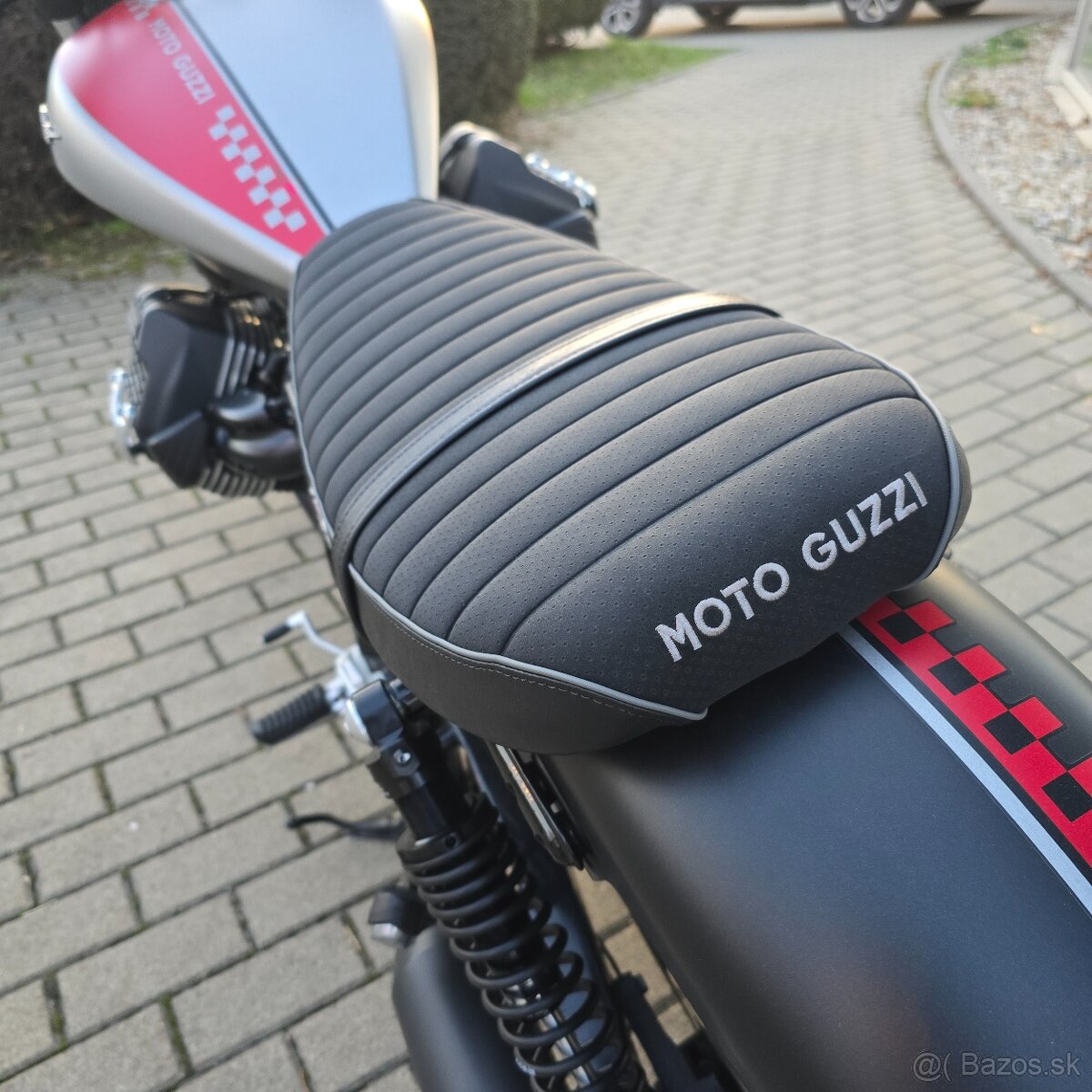 MotoGuzzi V9 Bobber 2018 výfuky Zard + doplnky + tlmiče YSS - 6