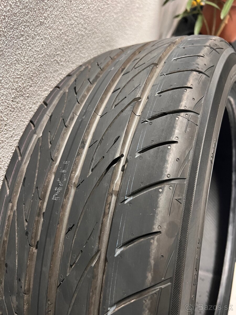 Yokohama Advan fleva V701 R19 - 6