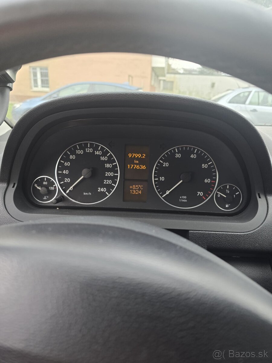 Mercedes-Benz A 170 (W169) – 1.6 benzín, 85 kW, manuál - 6