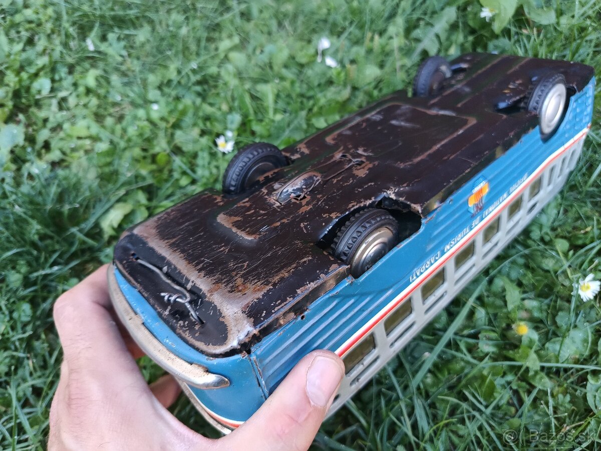 Starožitný plechový autobus CARPATI - 6