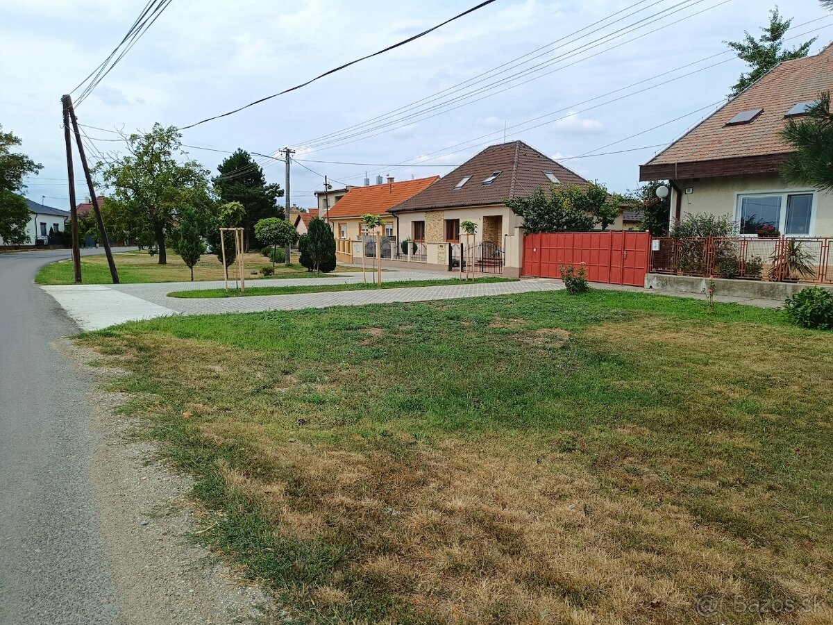 PRENÁJOM 2100 m2 pozemok pri BA (PARKOVANIE/REKLAMNÁ PLOCHA - 6