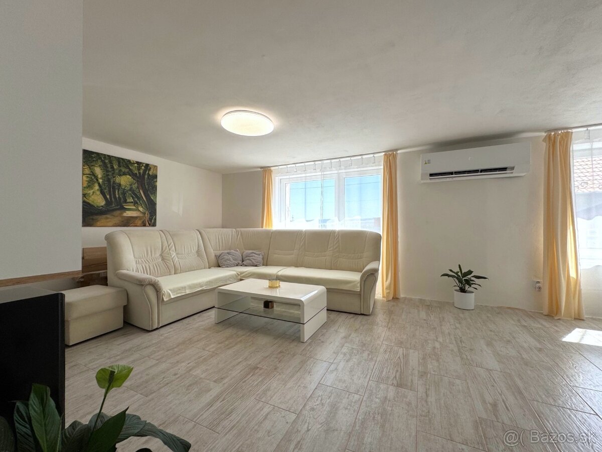 Veľký dvojgeneračný RD s bazénom v obci Petrova Ves - 6