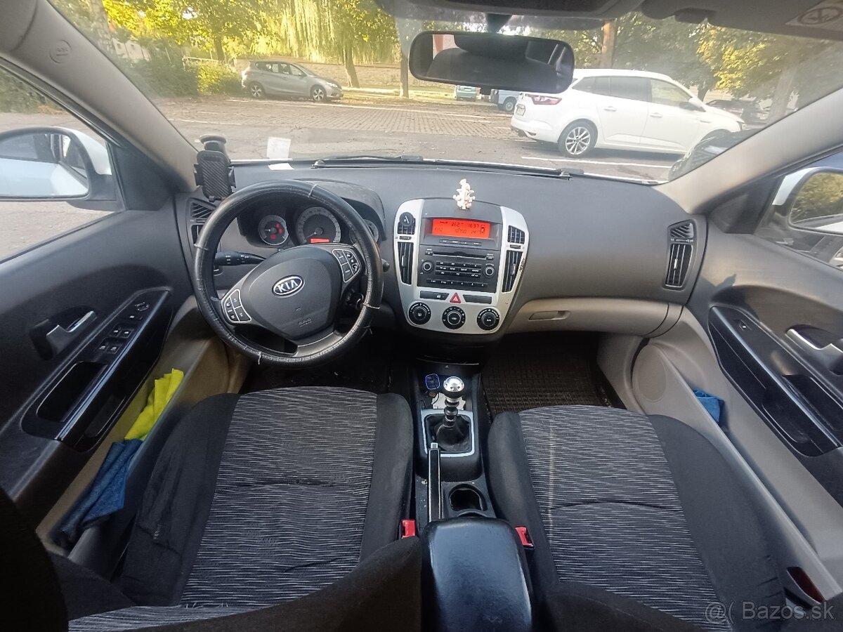 Kia Ceed Combi 2,0 CRDI - 6