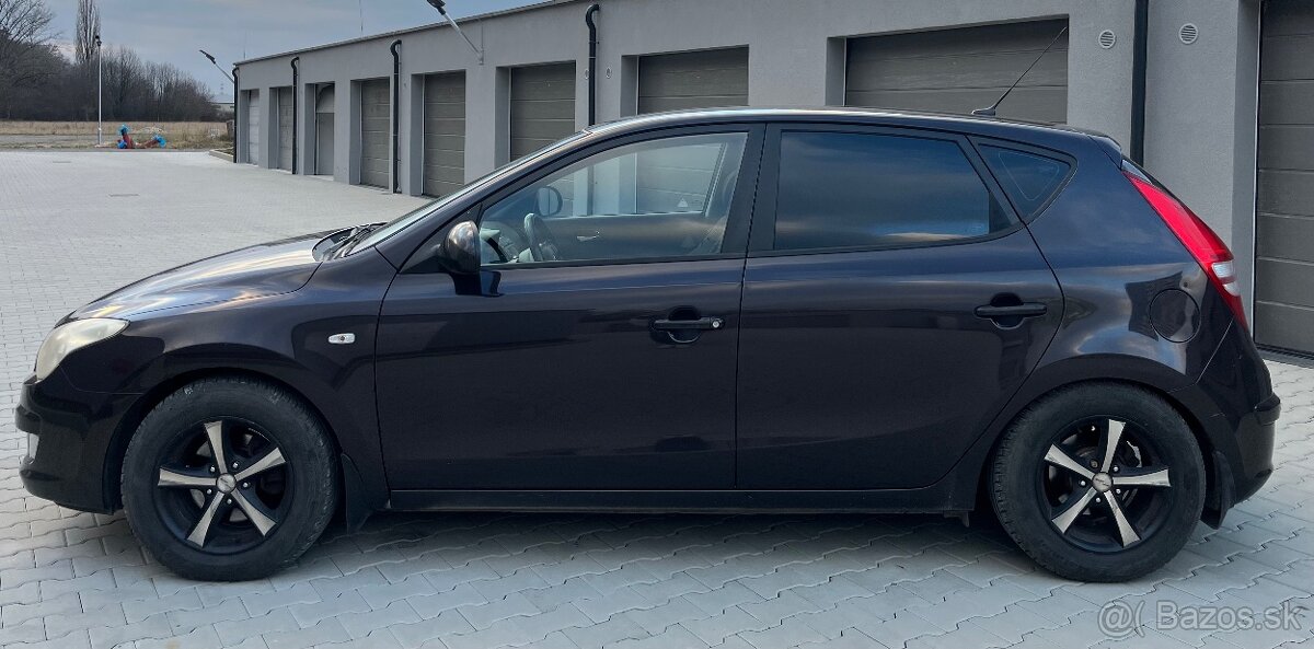 Predám Hyundai i30 1.6Crdi 85Kw R.v 2011. - 6
