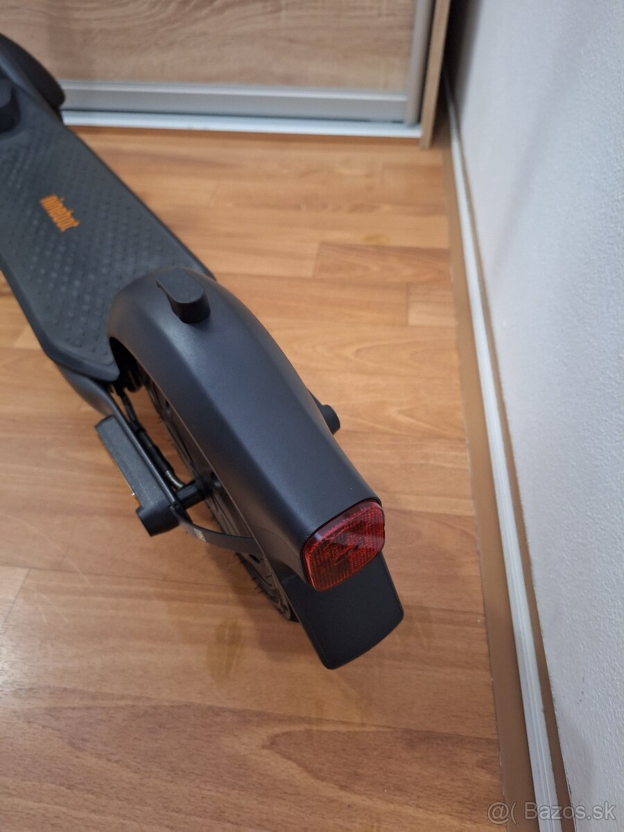 Ninebot by Segwat Kickseooter F2 - 6