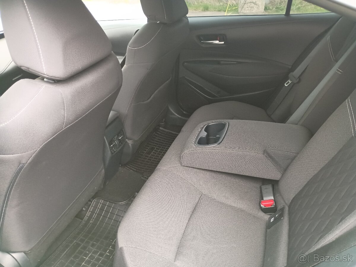 ZARUKA DO 31-8. 2027 TOYOTA COROLA 1.5 92 KW COMFORT - 6