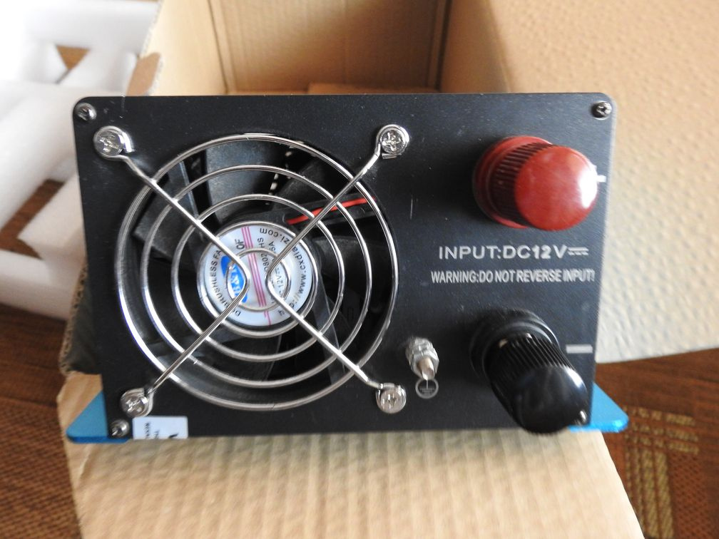 Menič napätia 12V-220V - čistý sínus - 6