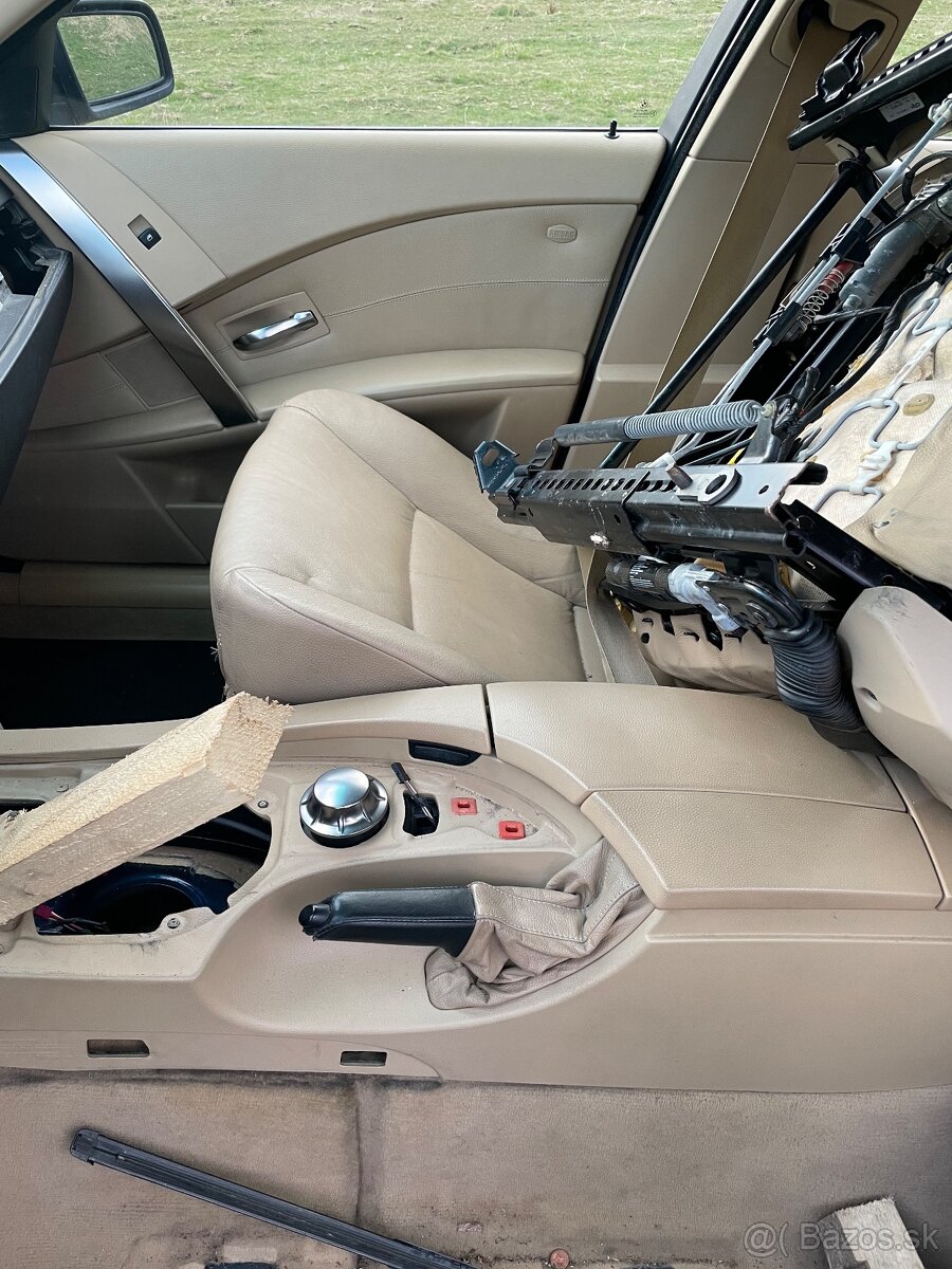 Predám rozpredám karosériu bmw e60 530d - 6