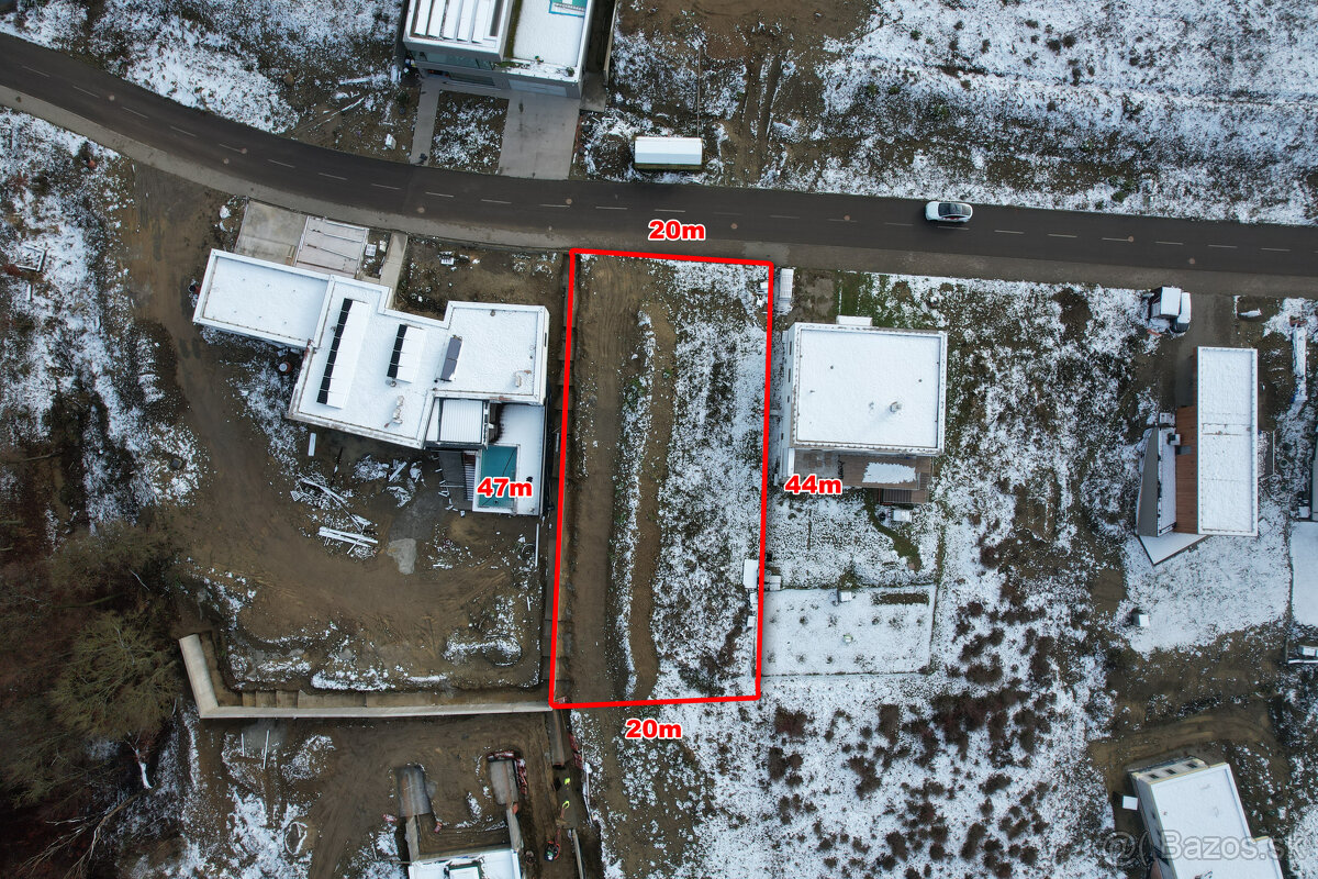 BartanusReality - Na predaj pozemok o rozlohe 907m2 pre výst - 6