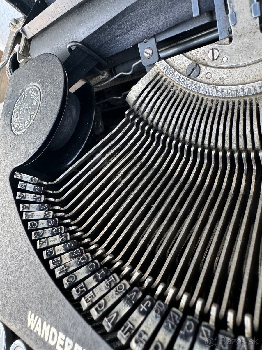 VINTAGE KUFRÍKOVÝ PÍSACÍ STROJ CONTINENTAL - 6