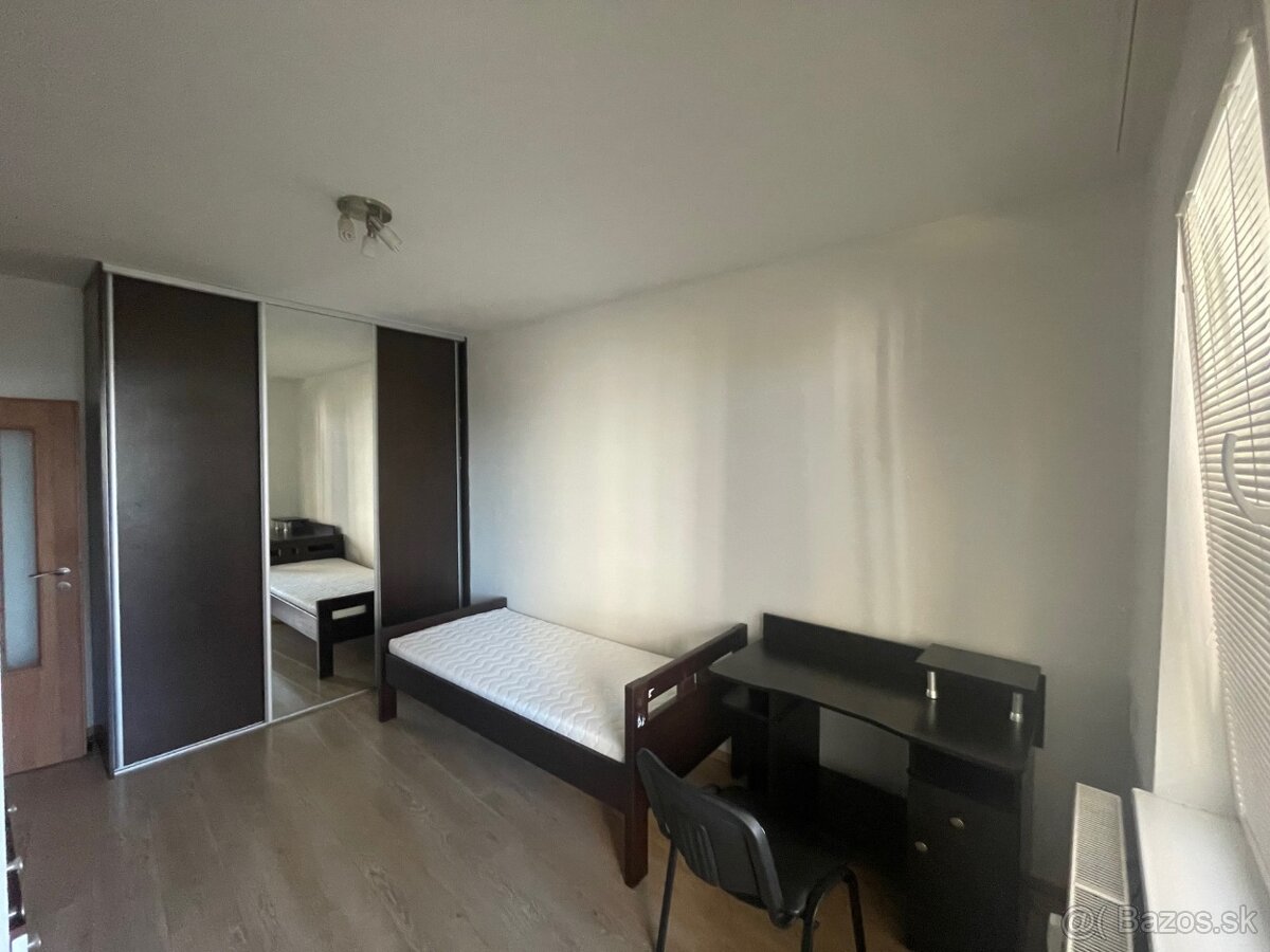 Priestranný 4izbový byt 120m2 s krytým parkovaním pre 2 autá - 6