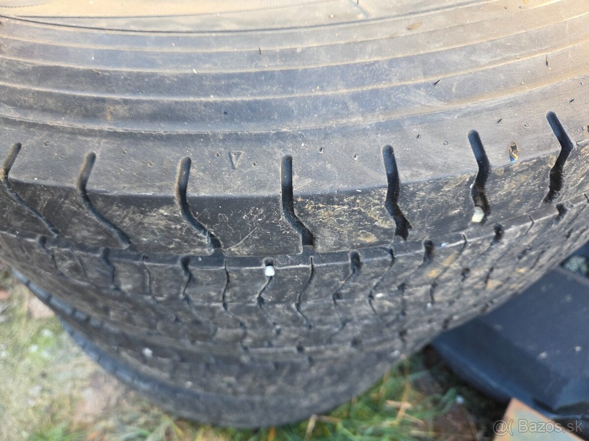 Pneu 285/70 R 19.5 - 6