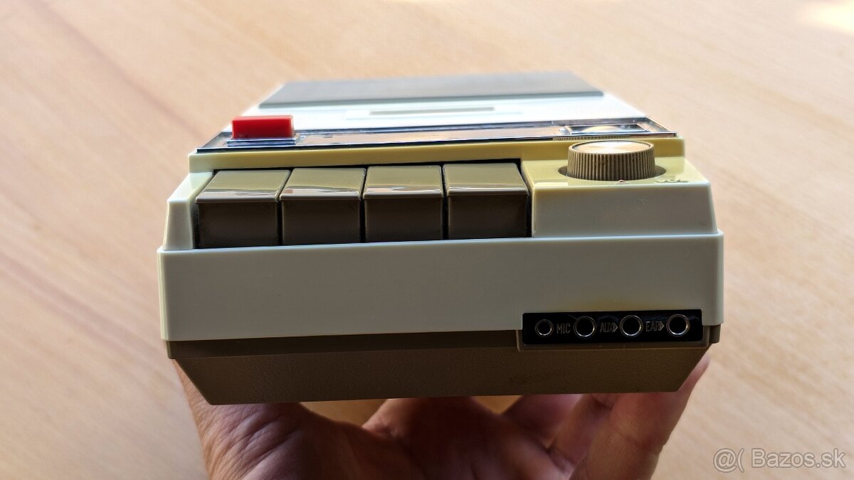 Kazetový prehrávač (Sanyo??) - 6