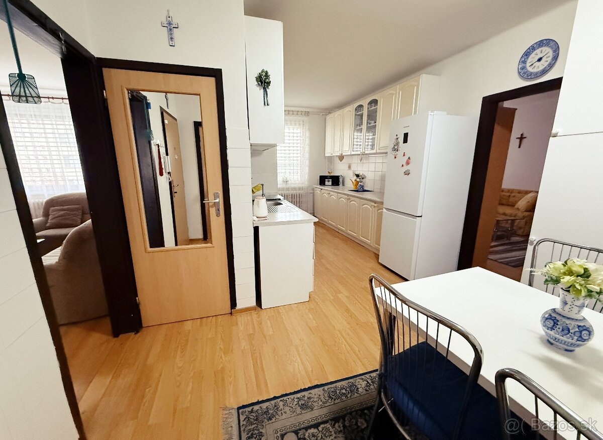 Na predaj útulný zariadený 3 izbový byt Soblahovská -Trenčín - 6