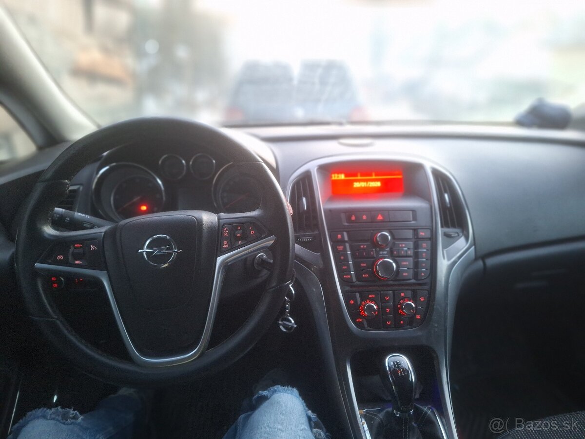 Predavam Opel Astra 2011 1.7 CDTI - 6