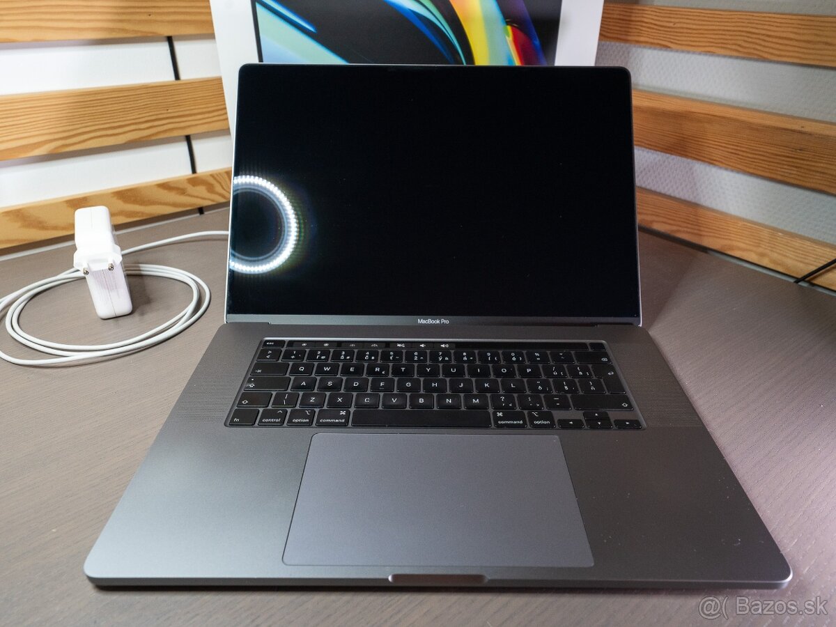 P: MacBook Pro 16" SK i7 6core 2,6GHz 16GB RAM 512GB SSD - 6