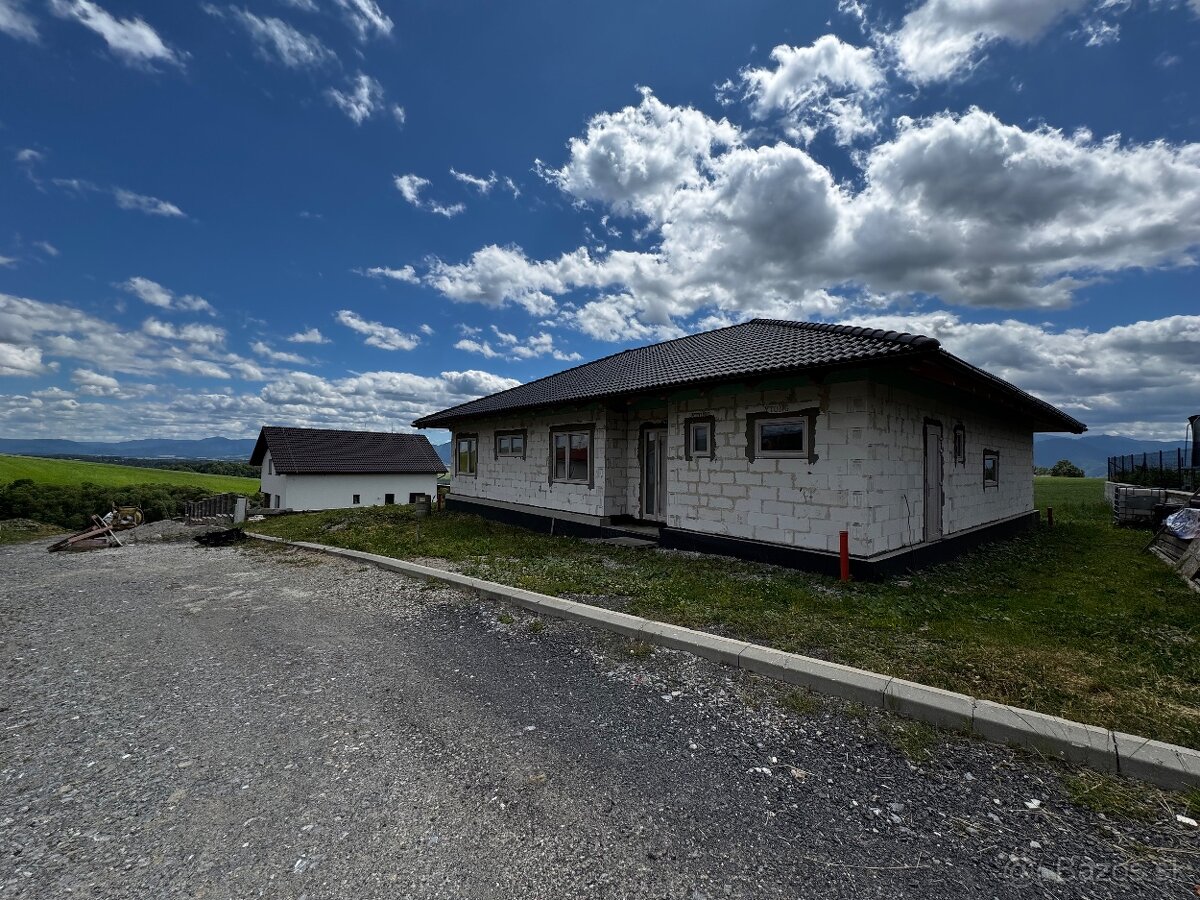 Rozostavaný rodinný dom s rozprávkovým výhľadom na Liptov - 6