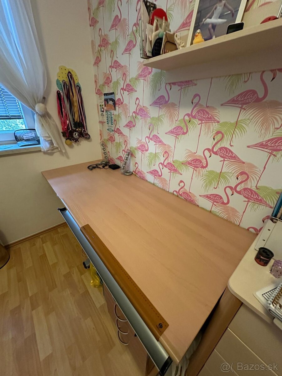 Nastaviteľný písací stôl a stolička - 6