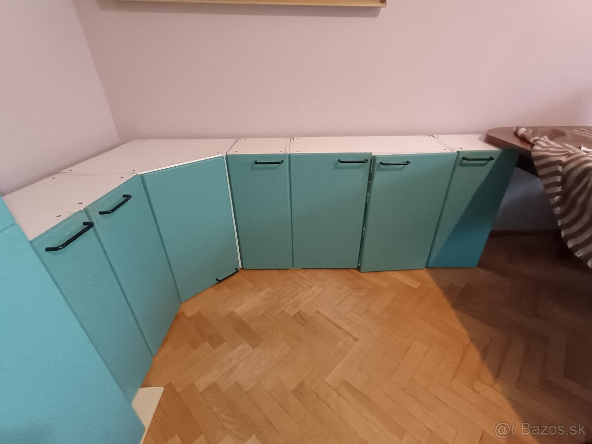 Kuchyna - skrinky - 6