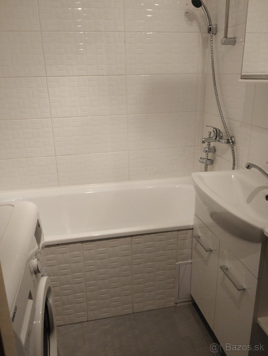 Kúpou voľný, zariadený 1 izbový byt. - 6