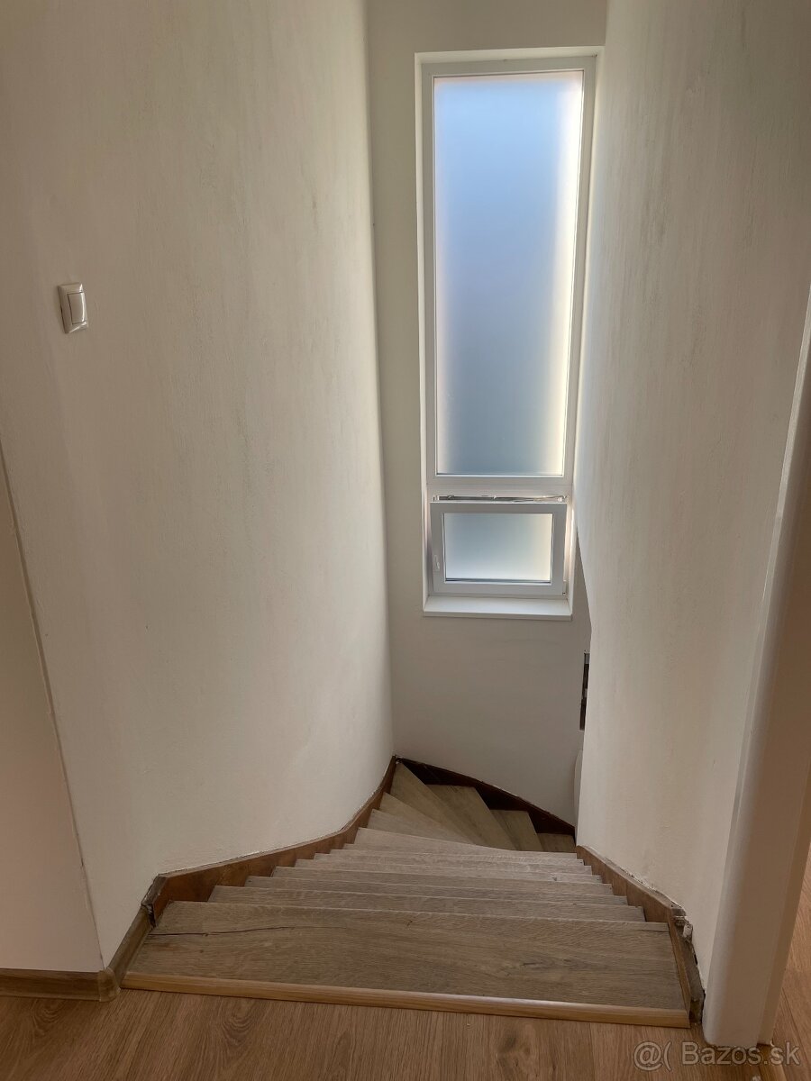 3-izb. byt na poschodí RD (vlastný vstup) blízko CENTRA NMnV - 6